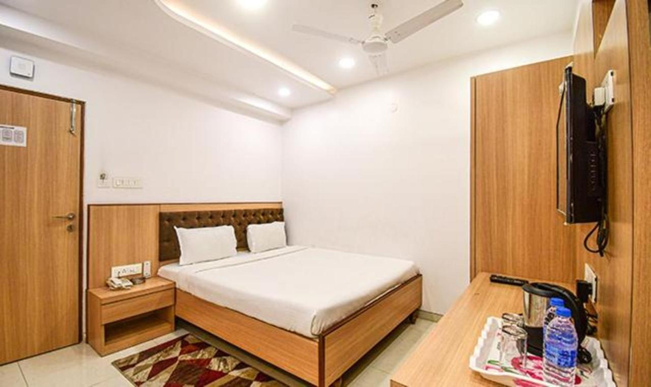 Fabhotel Stay Inn International - Nr Sealdah Station โกลกาตา ภายนอก รูปภาพ